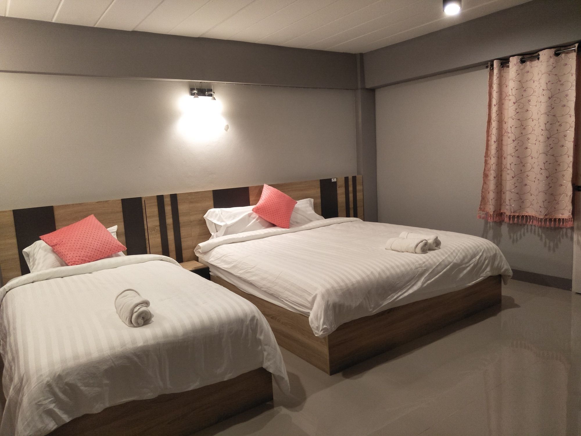 Rinrada Place Hotel Ubon Ratchathani Exterior photo